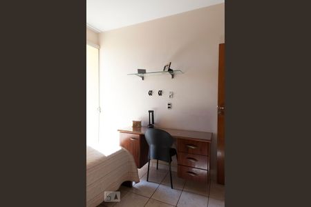 Casa à venda com 160m², 3 quartos e 3 vagas Casa à venda com 160m², 3 quartos e 3 vagasQuarto 2