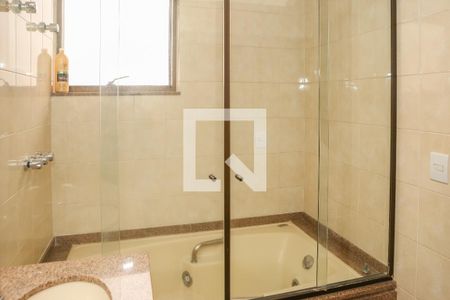 Apartamento à venda com 236m², 4 quartos e 7 vagasBanheiro da Suíte 2