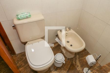 Apartamento à venda com 236m², 4 quartos e 7 vagasBanheiro da Suíte 1