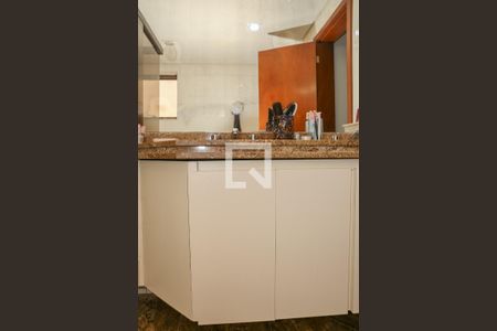 Apartamento à venda com 236m², 4 quartos e 7 vagasBanheiro da Suíte 1