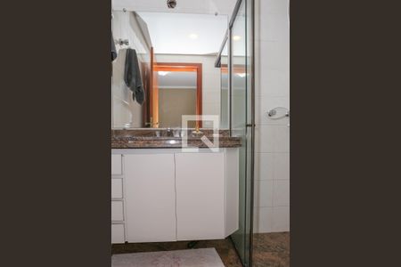 Apartamento à venda com 236m², 4 quartos e 7 vagasBanheiro da Suíte 4