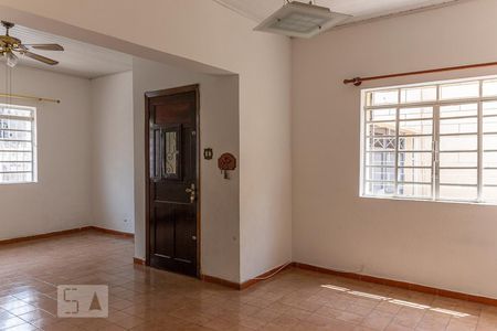 Sala de Estar de casa para alugar com 2 quartos, 130m² em Vila Monumento, São Paulo