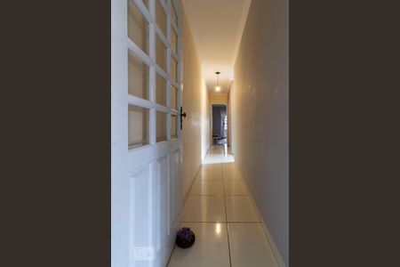 Casa à venda com 170m², 3 quartos e 2 vagas Casa à venda com 170m², 3 quartos e 2 vagasCorredor