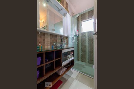 Casa à venda com 170m², 3 quartos e 2 vagas Casa à venda com 170m², 3 quartos e 2 vagasBanheiro