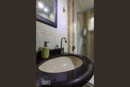 Casa à venda com 170m², 3 quartos e 2 vagas Casa à venda com 170m², 3 quartos e 2 vagasBanheiro Corredor