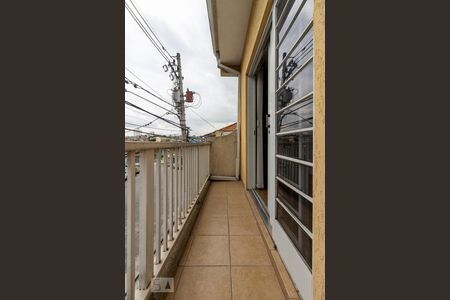 Casa à venda com 170m², 3 quartos e 2 vagas Casa à venda com 170m², 3 quartos e 2 vagasVaranda