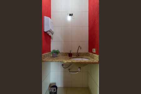 Casa à venda com 170m², 3 quartos e 2 vagas Casa à venda com 170m², 3 quartos e 2 vagasBanheiro