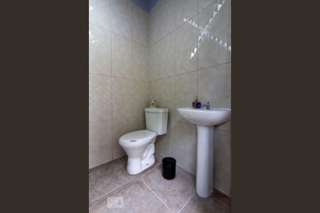 Casa à venda com 170m², 3 quartos e 2 vagas Casa à venda com 170m², 3 quartos e 2 vagasBanheiro