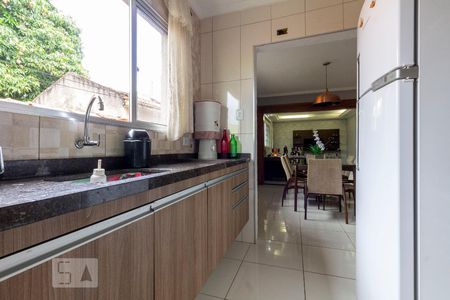 Casa à venda com 170m², 3 quartos e 2 vagas Casa à venda com 170m², 3 quartos e 2 vagasCozinha