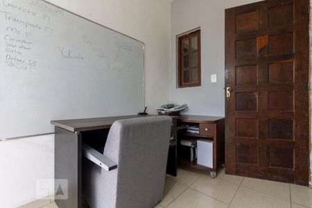 Casa à venda com 170m², 3 quartos e 2 vagas Casa à venda com 170m², 3 quartos e 2 vagasEscritório