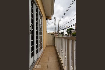 Casa à venda com 170m², 3 quartos e 2 vagas Casa à venda com 170m², 3 quartos e 2 vagasVaranda