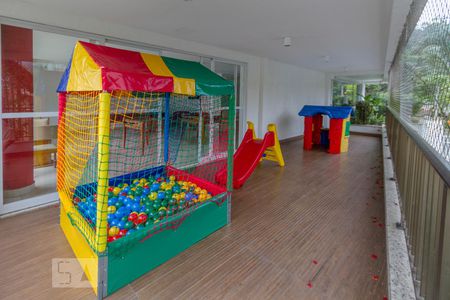 Apartamento à venda com 80m², 2 quartos e 1 vagaÁrea Comum - Playground / Salão de Jogos