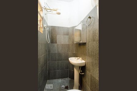 Banheiro de casa para alugar com 1 quarto, 32m² em Taboão, Diadema