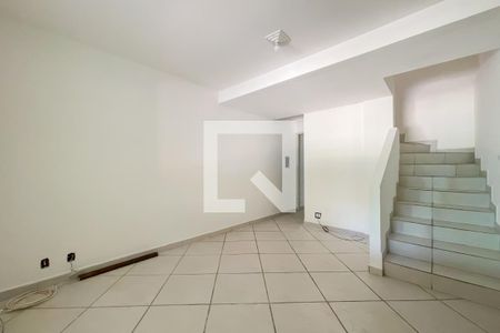 Sala de casa para alugar com 2 quartos, 180m² em Cidade das Flores, Osasco