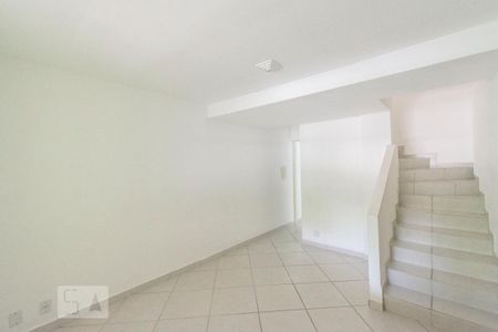 Sala de casa para alugar com 2 quartos, 180m² em Cidade das Flores, Osasco
