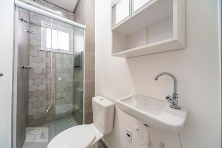 Banheiro  de apartamento à venda com 3 quartos, 69m² em Vila Pires, Santo André