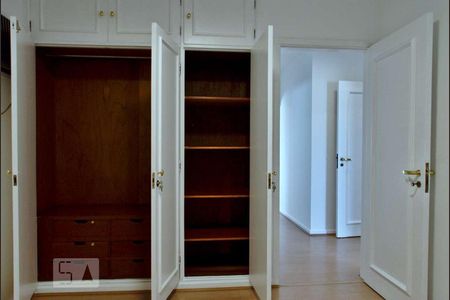 Apartamento à venda com 145m², 4 quartos e 3 vagasQuarto 2