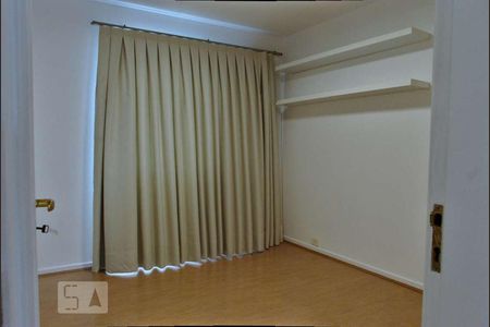 Apartamento à venda com 145m², 4 quartos e 3 vagasQuarto 2