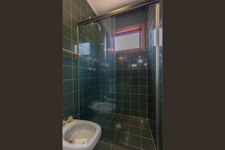 Casa à venda com 380m², 3 quartos e 4 vagasBanheiro da Suíte 2
