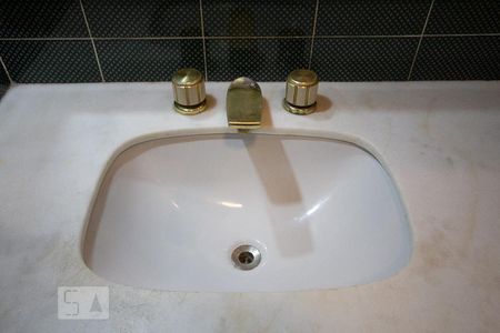 Casa à venda com 380m², 3 quartos e 4 vagasBanheiro da Suíte 2