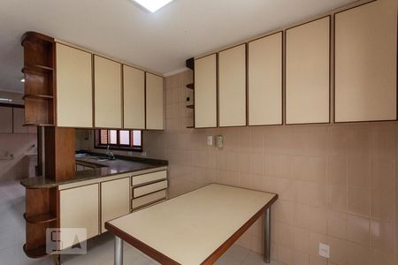 Casa à venda com 380m², 3 quartos e 4 vagasCozinha