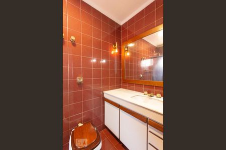 Casa à venda com 380m², 3 quartos e 4 vagasBanheiro da Suíte 1