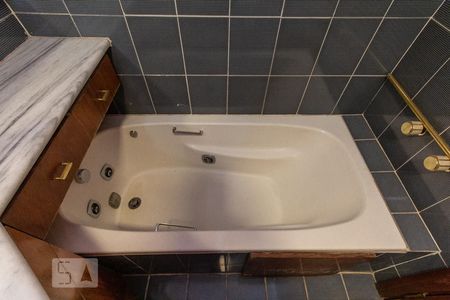 Casa à venda com 380m², 3 quartos e 4 vagasBanheiro da Suíte 3