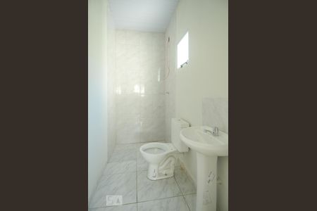 Banheiro de casa de condomínio para alugar com 1 quarto, 25m² em Camaquã, Porto Alegre