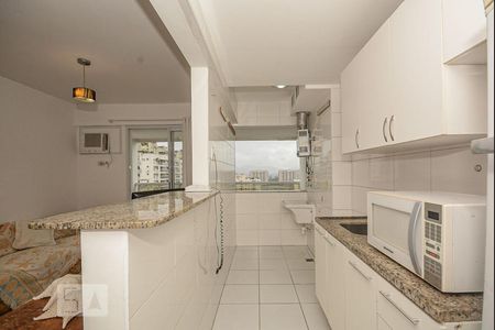 Apartamento à venda com 68m², 2 quartos e 1 vaga Apartamento à venda com 68m², 2 quartos e 1 vagaCozinha e Área de Serviço