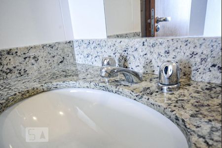 Apartamento à venda com 68m², 2 quartos e 1 vaga Apartamento à venda com 68m², 2 quartos e 1 vagaBanheiro Suíte