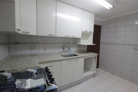 Cozinha de apartamento para alugar com 3 quartos, 74m² em Parque São Domingos, São Paulo