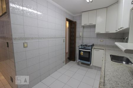 Cozinha de apartamento para alugar com 3 quartos, 74m² em Parque São Domingos, São Paulo