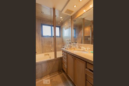 Apartamento à venda com 153m², 4 quartos e 3 vagasBanheiro - Suíte