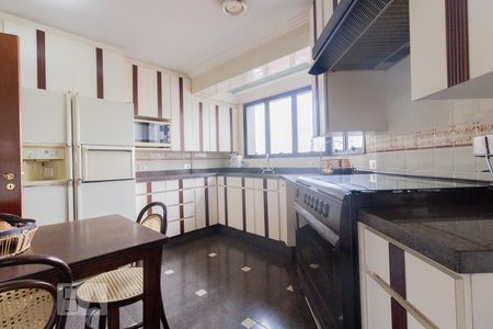 Apartamento à venda com 153m², 4 quartos e 3 vagasCozinha