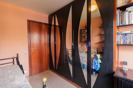 Apartamento à venda com 153m², 4 quartos e 3 vagasQuarto 2