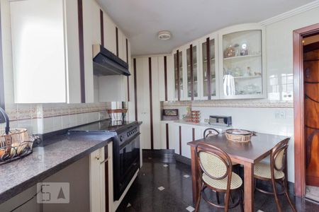 Apartamento à venda com 153m², 4 quartos e 3 vagasCozinha