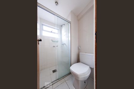 Banheiro de apartamento à venda com 1 quarto, 41m² em Coração Eucarístico, Belo Horizonte