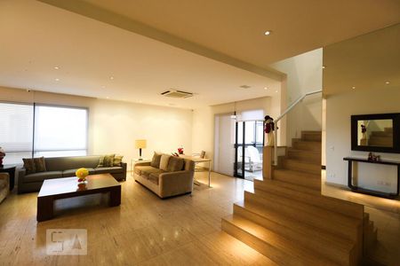 Apartamento para alugar com 500m², 4 quartos e 8 vagasSala