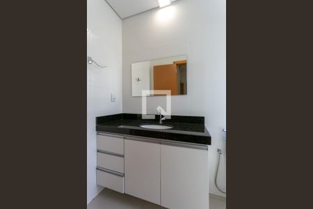 Apartamento para alugar com 70m², 2 quartos e 2 vagas Apartamento para alugar com 70m², 2 quartos e 2 vagasBanheiro da Suíte