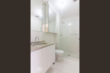 Banheiro  de apartamento para alugar com 1 quarto, 41m² em Umuarama, Osasco