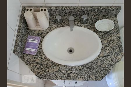 Apartamento para alugar com 65m², 2 quartos e 1 vagaDetalhe do banheiro 