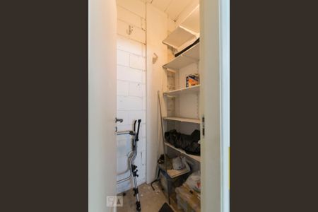 Casa de condomínio à venda com 160m², 3 quartos e 2 vagasDepósito