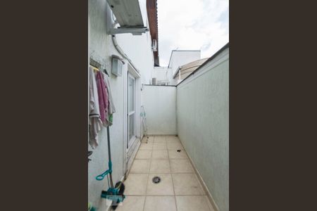 Casa de condomínio à venda com 160m², 3 quartos e 2 vagas1o. Andar - Área de serviço