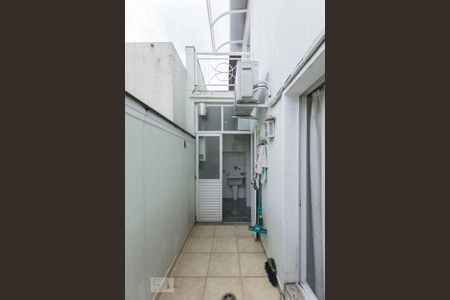 Casa de condomínio à venda com 160m², 3 quartos e 2 vagas1o. Andar - Área de serviço