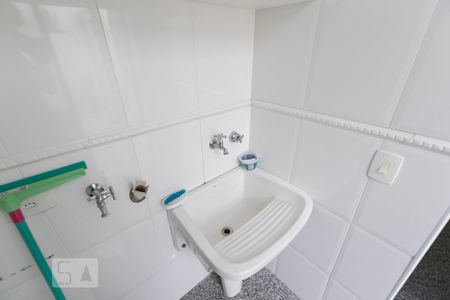 Casa de condomínio à venda com 160m², 3 quartos e 2 vagas1o. Andar - Área de serviço (Tanque)
