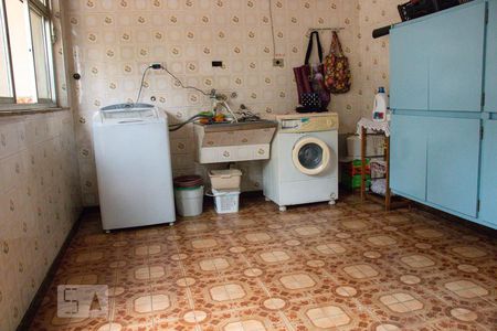 Casa à venda com 240m², 3 quartos e 3 vagas Casa à venda com 240m², 3 quartos e 3 vagasLavanderia