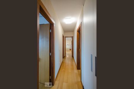 Apartamento para alugar com 218m², 4 quartos e 4 vagasCorredor