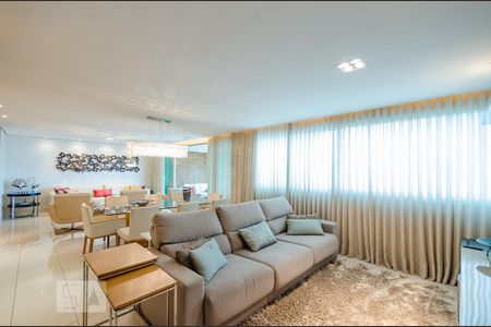 Apartamento para alugar com 218m², 4 quartos e 4 vagasSala