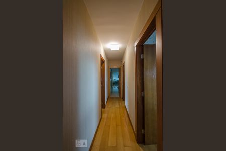 Apartamento para alugar com 218m², 4 quartos e 4 vagasCorredor