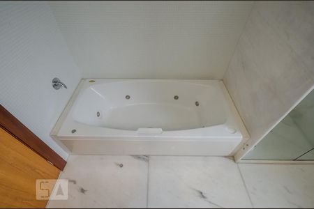 Apartamento para alugar com 218m², 4 quartos e 4 vagasBanheiro Suíte master 